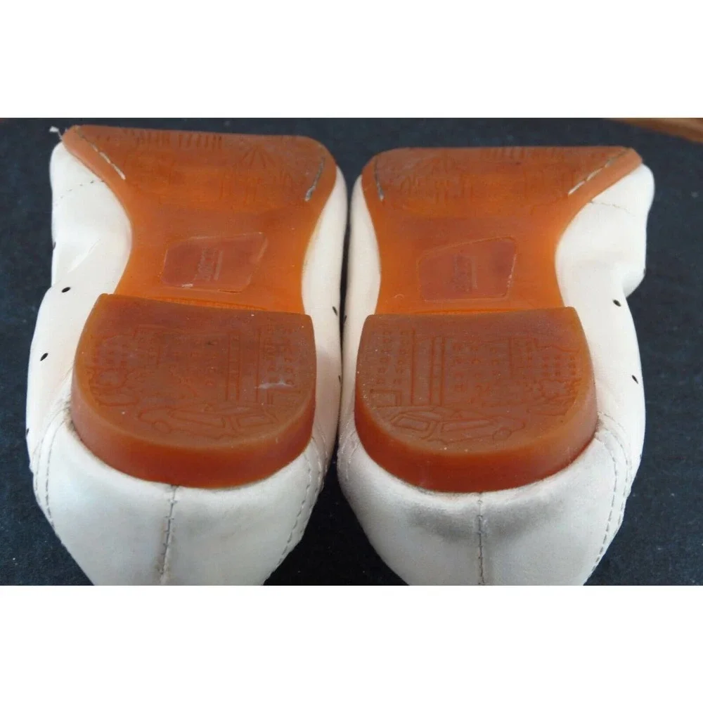 Born Size 5 M Beige Round Toe‎ Ballet Flats Leather Women